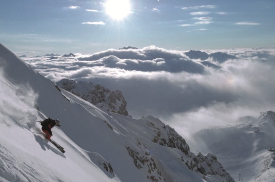 skier in beautiful scenery in the austrian tirol skier_beautiful_scenery_tirol