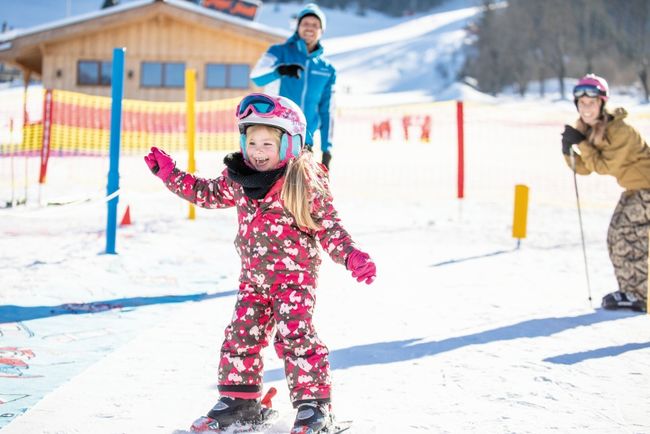 strahlendes_kind_im_juppi_do_kinderland_reitherkogel_familie&copy;ski_juwel_alpbachtal_wildschoenau.jpg